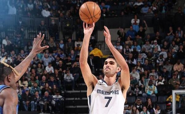 Aldama rompe sus récords en la NBA y es clave en la victoria de los Grizzlies ante los Mavs