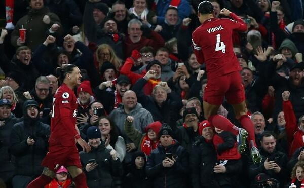 Van Dijk y Salah desatascan al Liverpool ante Lopetegui