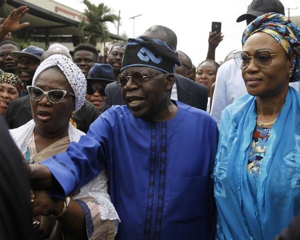 El oficialista Tinubu logra el triunfo en las reñidas elecciones de Nigeria