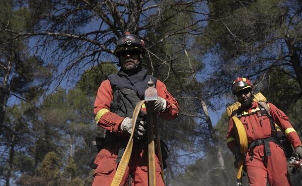 El poniente amenaza con reactivar el incendio de Castellón una semana después