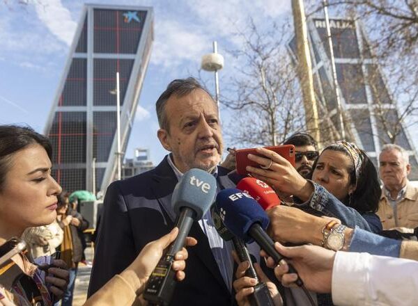 Ayuso “espera” que imputen a su ex consejero de Políticas Sociales por las muertes en las residencias