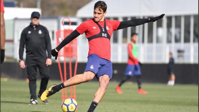 Bernardo Espinosa renueva con el Girona hasta 2024