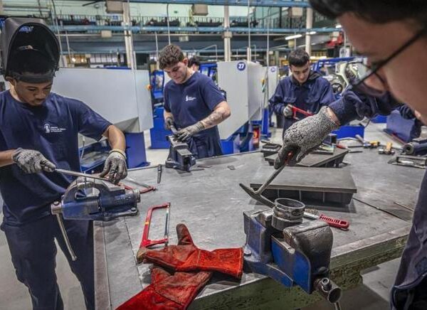 La FP dual sigue sin despegar en España, con solo el 3,7% del alumnado
