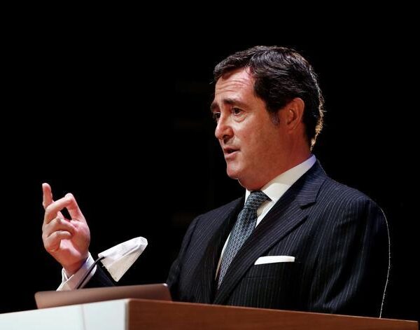 Garamendi pide al Gobierno que no se entrometa en la negociación salarial