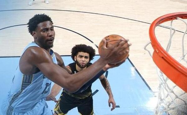 Los Grizzlies logran machacar a unos Warriors con un Curry poco inspirado