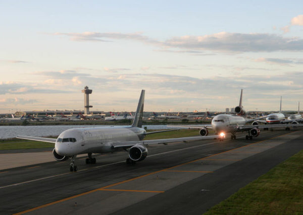 USA: FAA emite alerta de seguridad a aerolíneas por las “casi colisiones”