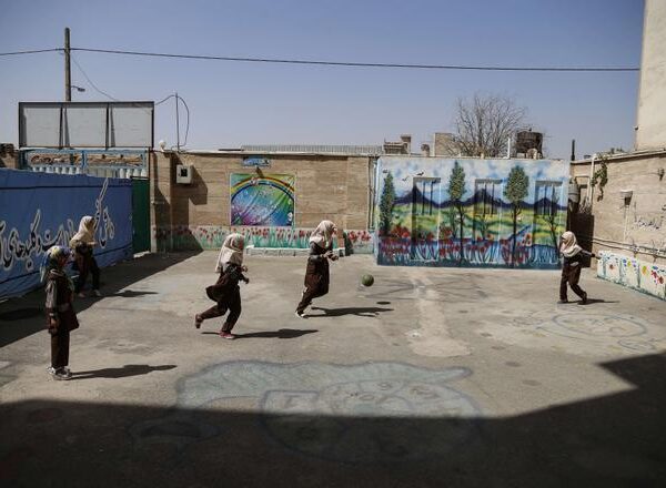 Hospitalizadas decenas de niñas tras nuevos envenenamientos con gas en colegios de Irán