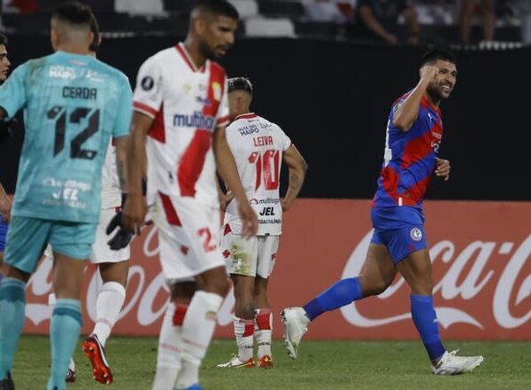 Cerro Porteño deja fuera a Curicó Unido