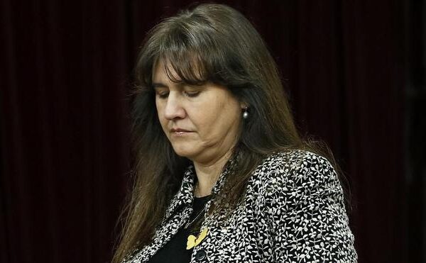 Los vetos cruzados dificultan el relevo de Laura Borràs en la presidencia del Parlament