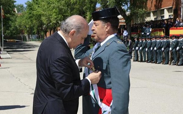 Un juzgado imputa al teniente general de la Guardia Civil Vázquez Jarava por las reformas sospechosas en cuarteles