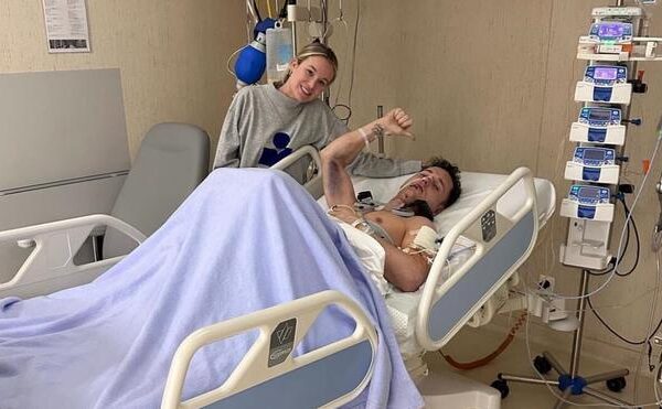 Pol Espargaró, pulgar arriba después de la operación