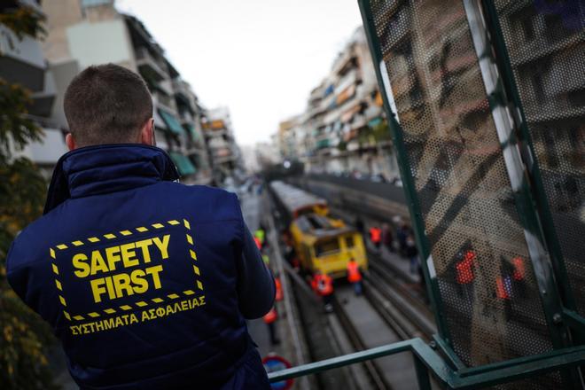 Dos trenes chocan en Grecia dejando al menos seis muertos
