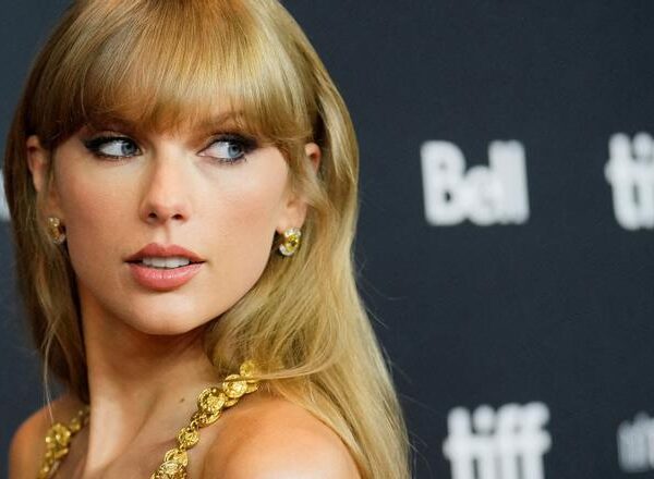 Taylor Swift estrena cuatro canciones, una de ellas inédita