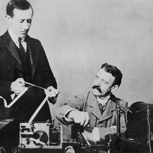 El día que la radio conectó Europa y América