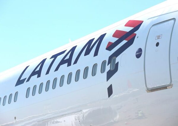 Latam: incorpora cinco A320 y contrata 220 exempleados de Viva