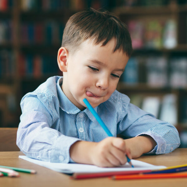 ¿Por qué algunos niños escriben de forma invertida?