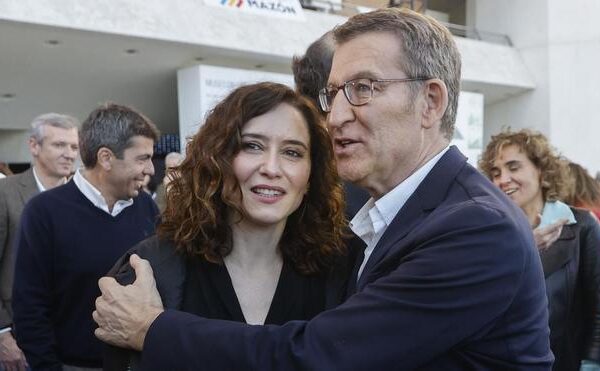Ayuso se lanza a por los votantes de Vox: “Es Sánchez o España”