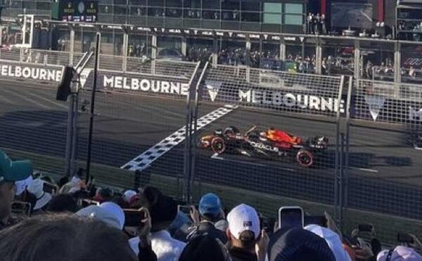 Esto dice el reglamento sobre la posición de Verstappen en la resalida