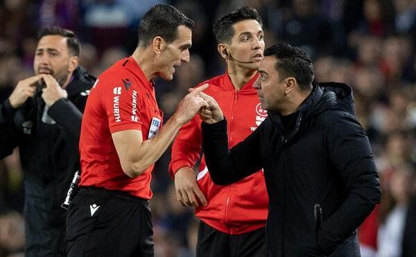 La tremenda bronca entre Xavi y Martínez Munuera