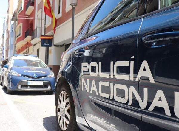Un hombre mata a otro con un destornillador en un piso de Madrid