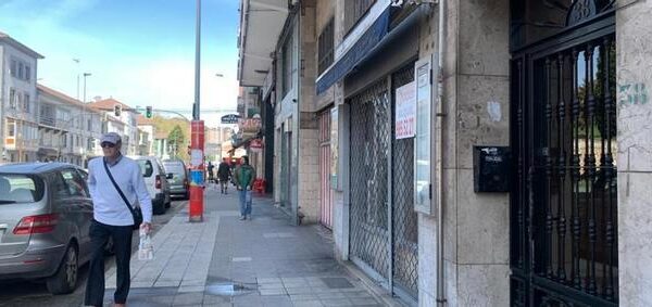 Heridos en una pelea el exmarido y el padre de la mujer que se lanzó de un quinto piso con su pequeña en brazos en Asturias