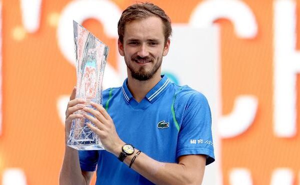 Medvedev confirma su gran inicio de año y gana en Miami ante Sinner