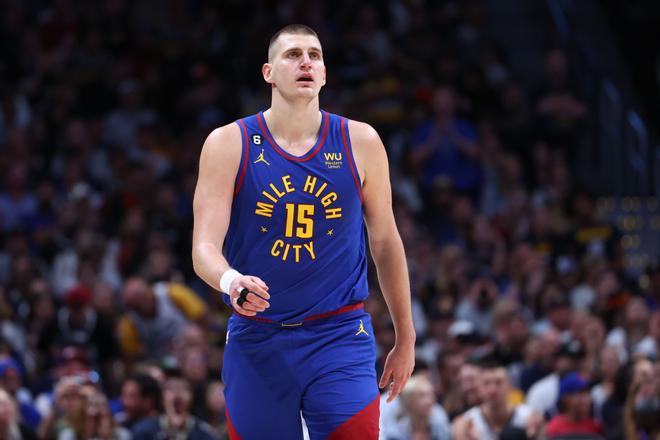 Jokic encarrila el pase de ronda de los Nuggets