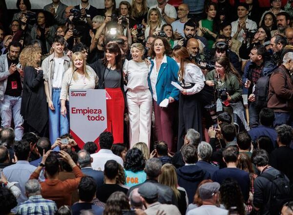 Yolanda Díaz resucita el primer Podemos para lanzar su candidatura a las generales