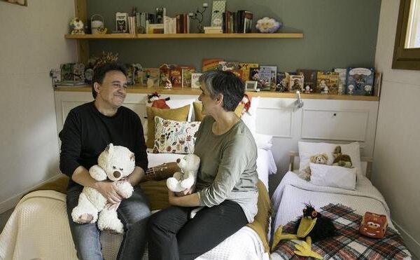 Gobierno y autonomías buscan familias para acoger a 16.000 niños que viven en residencias