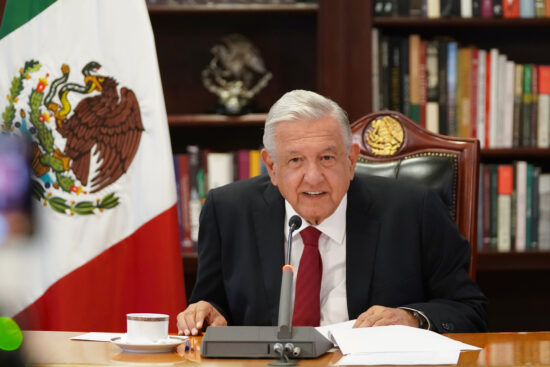 AMLO descarta el cabotaje tras críticas de Aeroméxico y Volaris