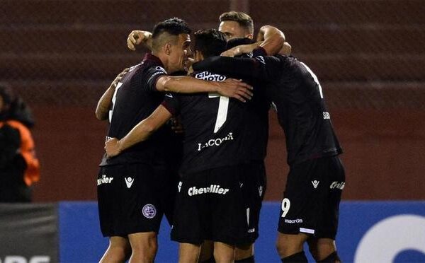 Godoy Cruz y Lanús empataron 4-4 en una verdadera fiesta de goles