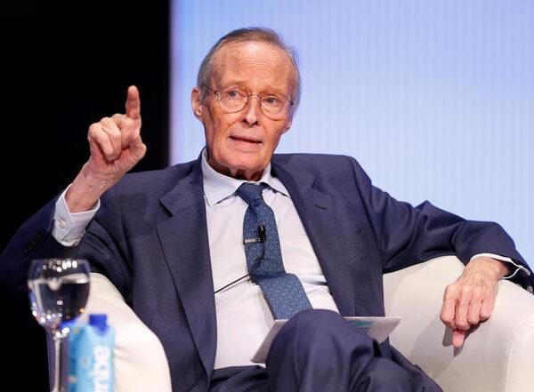 Políticos y empresarios despiden al exministro Josep Piqué