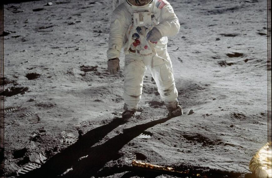 ¿Por qué el traje que usan los astronautas para ir a la Luna es blanco?