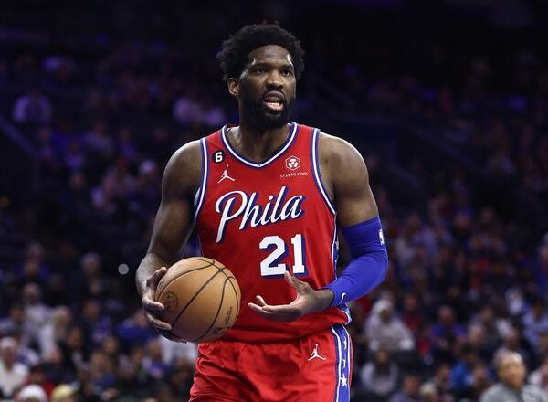 Los 76ers ponen pie y medio en la segunda ronda con sello de Embiid