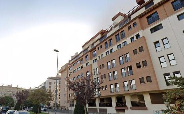 Detenido un hombre por la muerte de una mujer en Málaga tras caer de un sexto piso