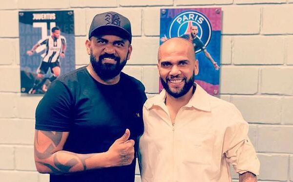 El diferente mensaje del hermano de Dani Alves en redes sociales