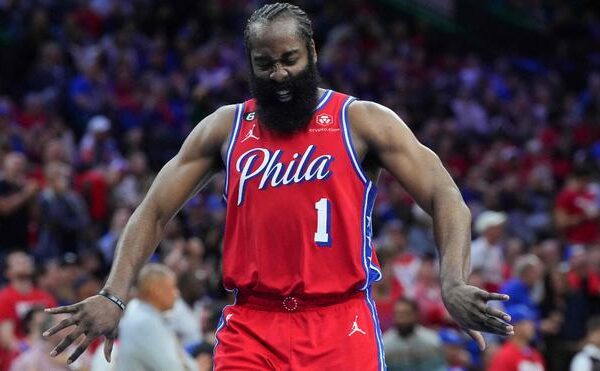 Harden y Embiid lideran un estreno triunfal de los 76ers