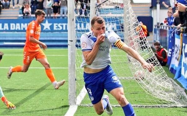 El Europa se acerca al ascenso tras empatar ante L’Hospitalet