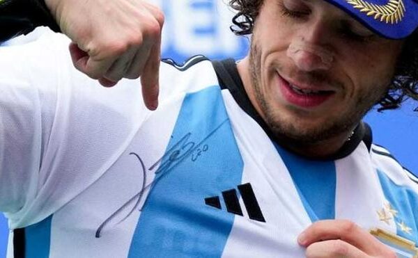 Bezzecchi, el piloto que se inspira en Messi