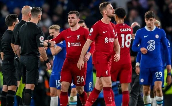 Empate que no saca de pobres a Chelsea ni Liverpool