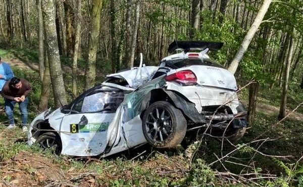 Tragedia en un rally de Asturias: mueren dos de los participantes tras chocar contra un árbol