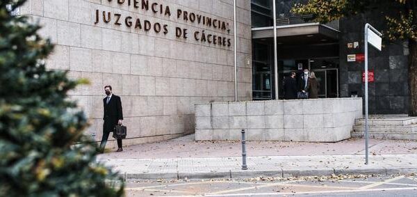 La fiscalía pide 110 años de cárcel para un monitor de campamento por abusar de 13 alumnas en Cáceres
