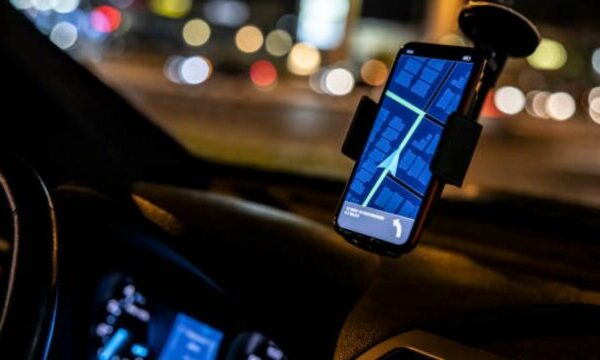 Lezama quiere regular Uber, tarifas por taxímetro y botones antipánico
