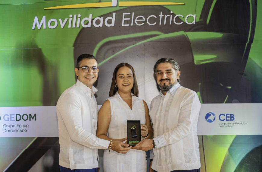 Europcar Dominicana entrega más de 100 unidades eléctricas a CEPM y empresas aliadas