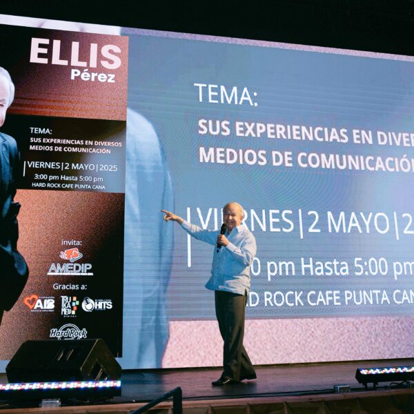 Ellis Pérez cautiva en magistral conversatorio sobre su experiencia en medios de comunicación
