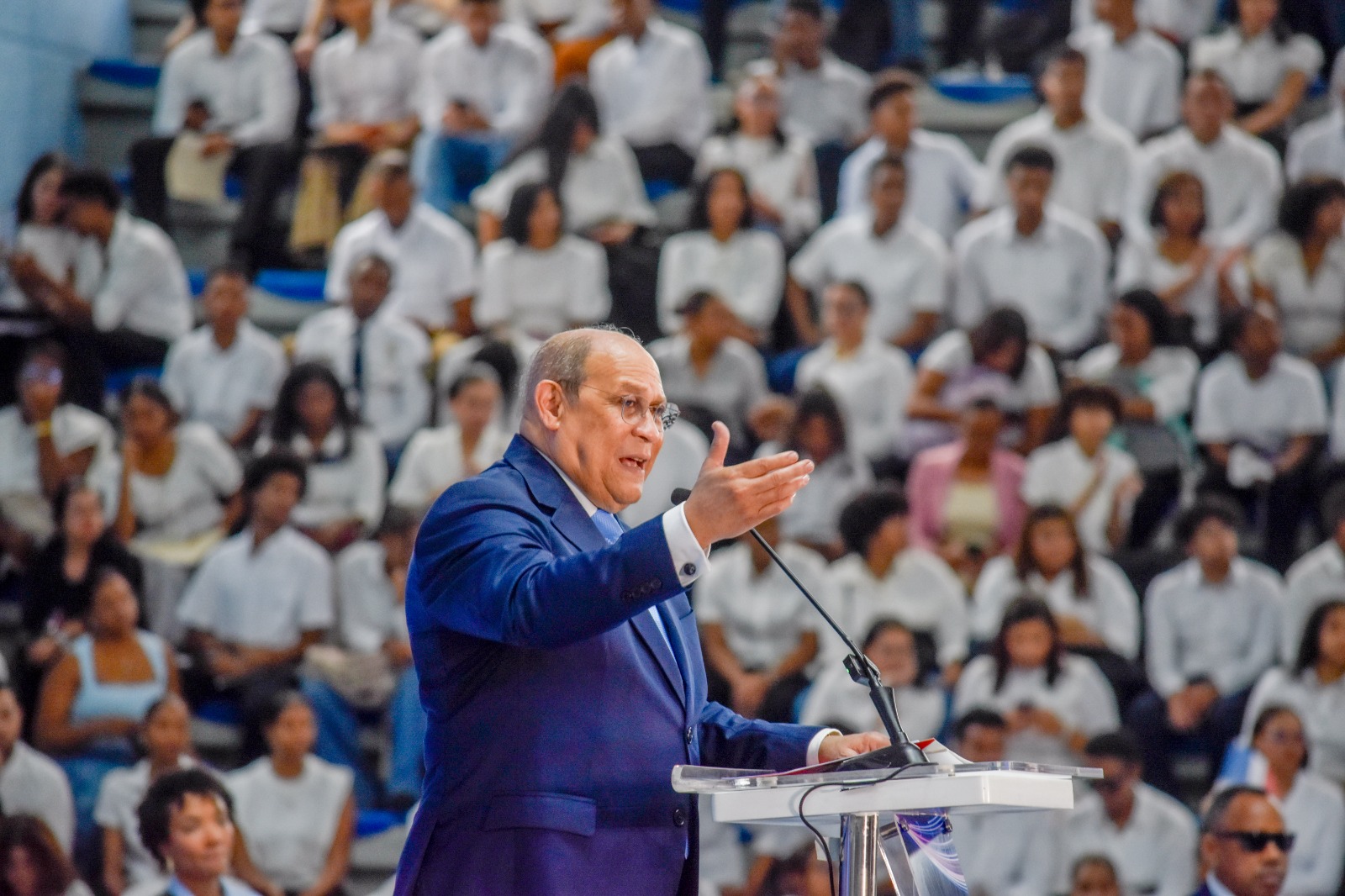 Santos Badía destaca respaldo del Gobierno a política de becas para ampliar oportunidades de formación