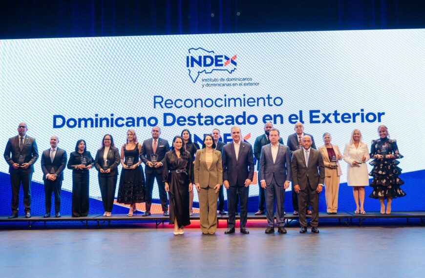 Presidente Abinader reconoce a 14 dominicanos destacados en Estados Unidos mediante el INDEX