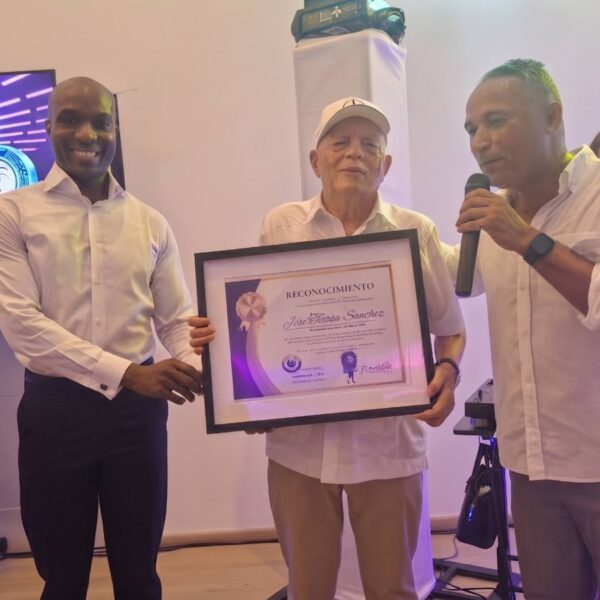 Guía Empresarial RD reúne a empresarios y emprendedores en networking y reconoce a José Tolosa por su trayectoria