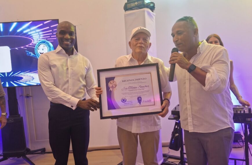 Guía Empresarial RD reúne a empresarios y emprendedores en networking y reconoce a José Tolosa por su trayectoria