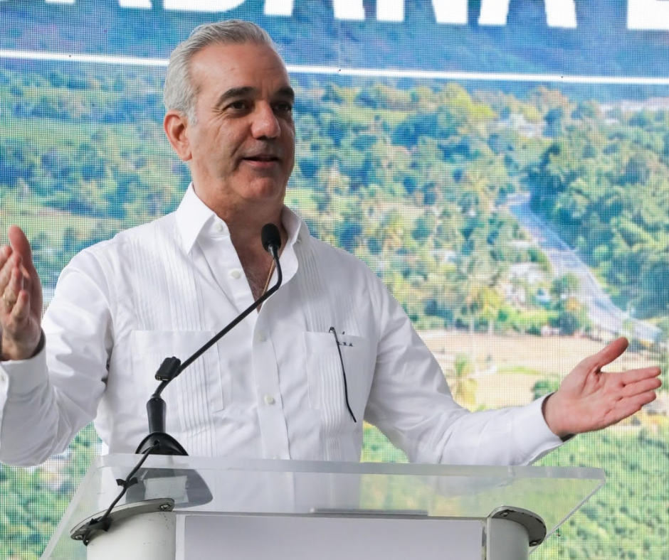 Presidente Abinader lanza un reto: “Vamos a comparar 20 años contra 6” al destacar obras ejecutadas por su Gobierno provincia por provincia